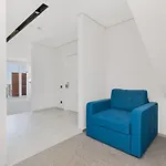 Poseidon Deluxe перша лінія з басейном *