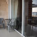 Poseidon Deluxe перша лінія з басейном דירה