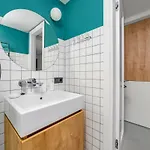 Poseidon Deluxe перша лінія з басейном