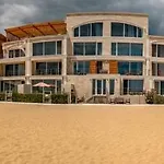 דירה Poseidon Deluxe перша лінія з басейном