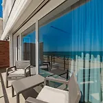 Poseidon Deluxe перша лінія з басейном דירה *