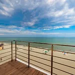 דירה Poseidon Deluxe перша лінія з басейном אודסה