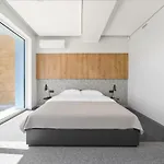 Poseidon Deluxe перша лінія з басейном