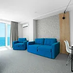 Poseidon Deluxe перша лінія з басейном