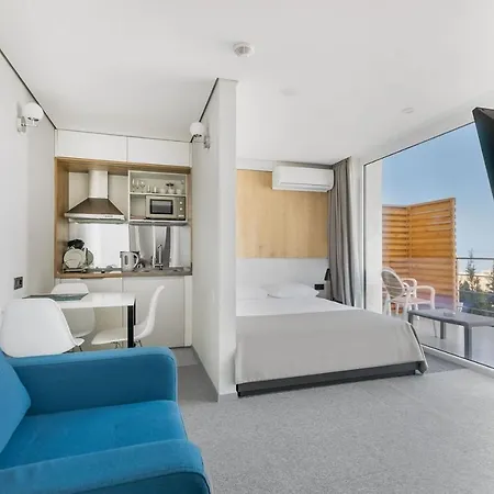 Poseidon Deluxe перша лінія з басейном Odessa