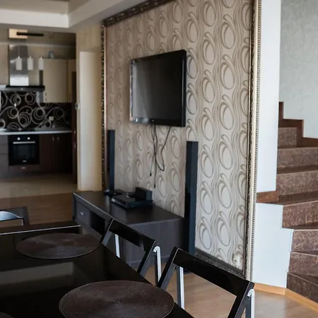 Poseidon Deluxe перша лінія з басейном Apartment