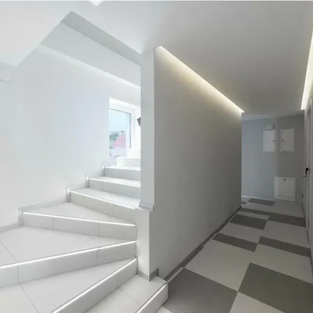 Poseidon Deluxe перша лінія з басейном *