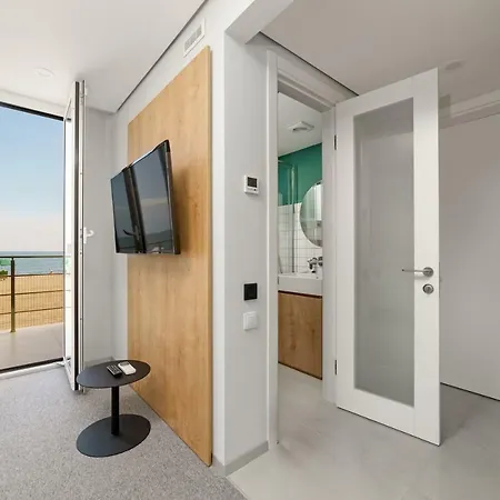 Apartment Poseidon Deluxe перша лінія з басейном Odesa