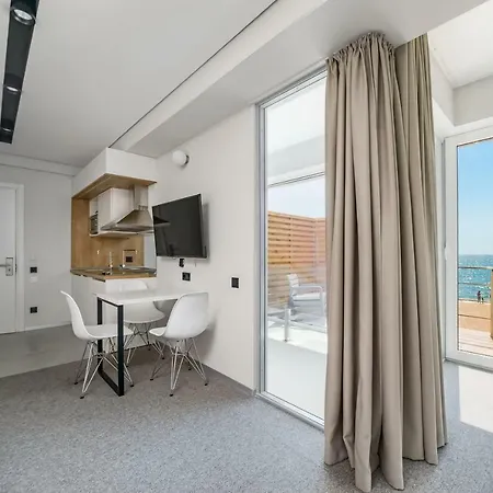 Poseidon Deluxe перша лінія з басейном Apartment Odesa