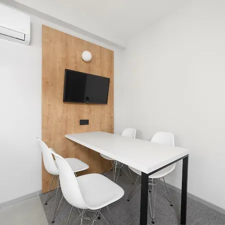 Apartment Poseidon Deluxe перша лінія з басейном