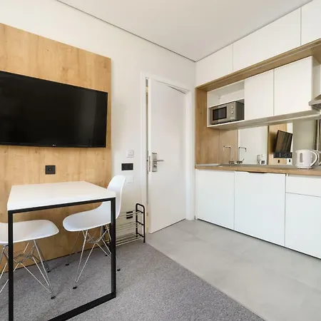 Poseidon Deluxe перша лінія з басейном Apartment