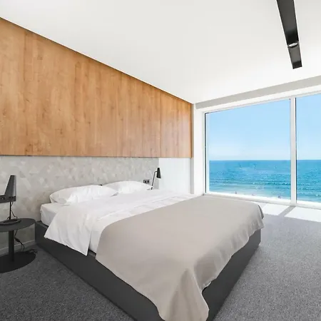 Poseidon Deluxe перша лінія з басейном Odessa