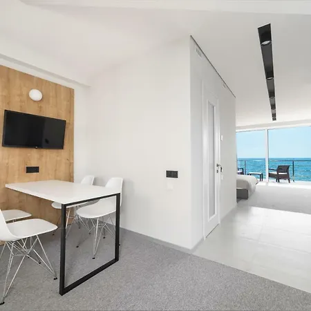 Poseidon Deluxe перша лінія з басейном Apartman Odessza