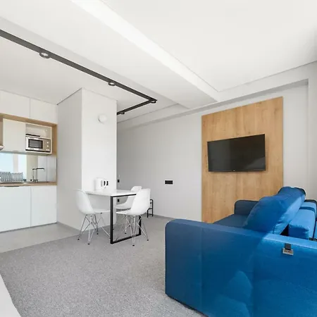 Poseidon Deluxe перша лінія з басейном Apartman