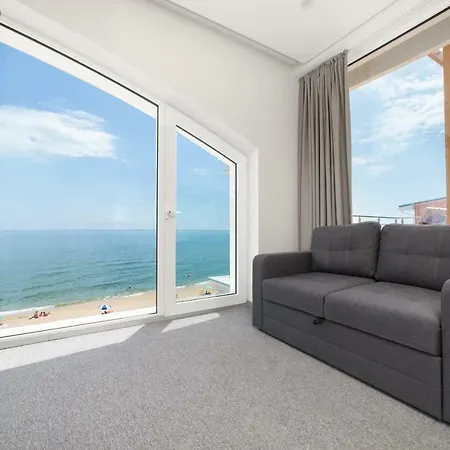 Poseidon Deluxe перша лінія з басейном Apartment *