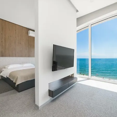 Poseidon Deluxe перша лінія з басейном Appartement