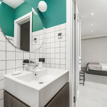 Poseidon Deluxe перша лінія з басейном Apartman