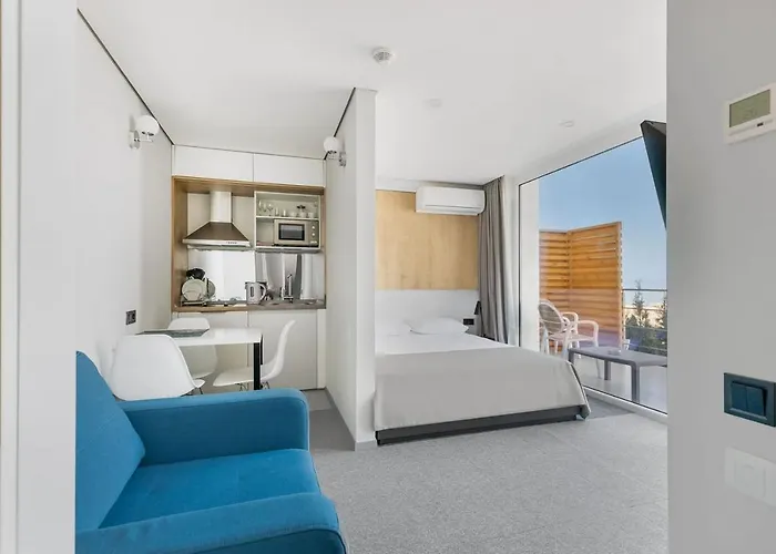 Poseidon Deluxe перша лінія з басейном Odesa