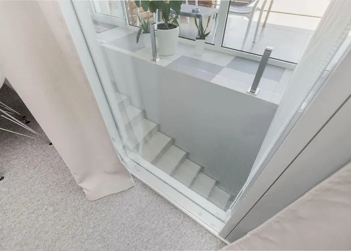 Poseidon Deluxe перша лінія з басейном *