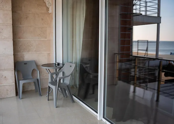 Poseidon Deluxe перша лінія з басейном Apartment