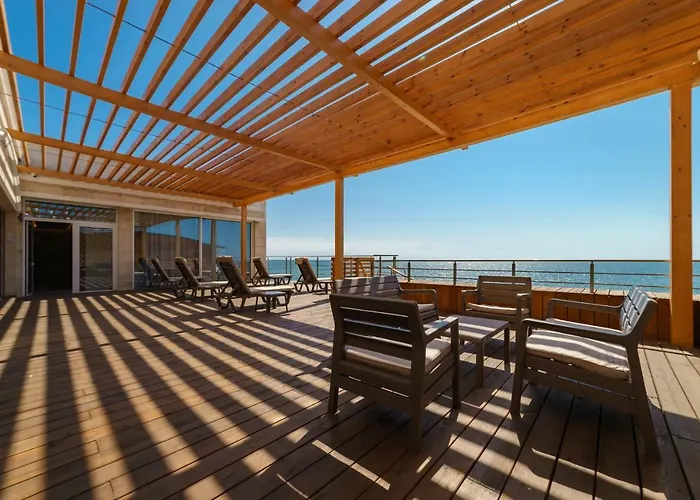 Poseidon Deluxe перша лінія з басейном