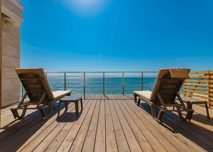 Apartment Poseidon Deluxe перша лінія з басейном Odesa