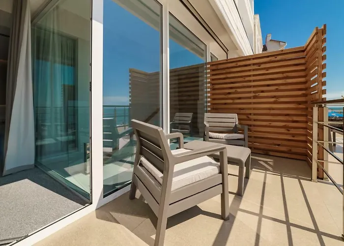 Poseidon Deluxe перша лінія з басейном Apartment *