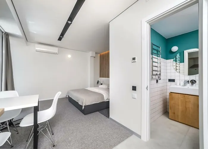 Poseidon Deluxe перша лінія з басейном