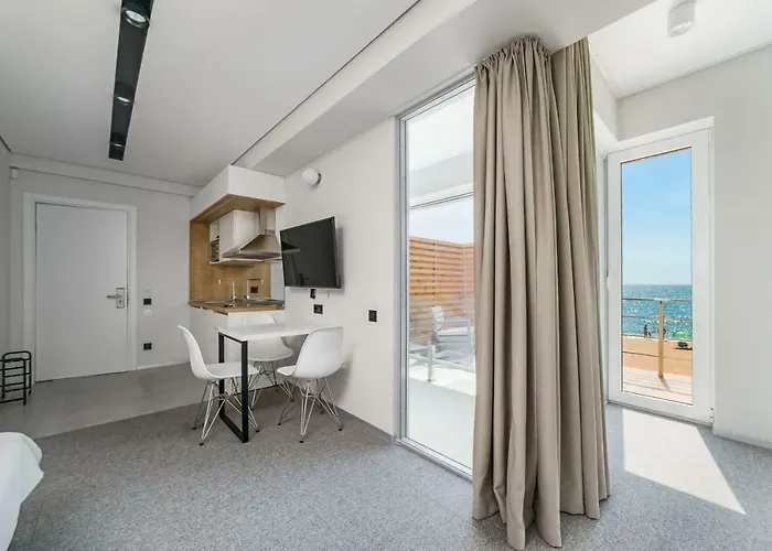 Poseidon Deluxe перша лінія з басейном Apartment Odessa