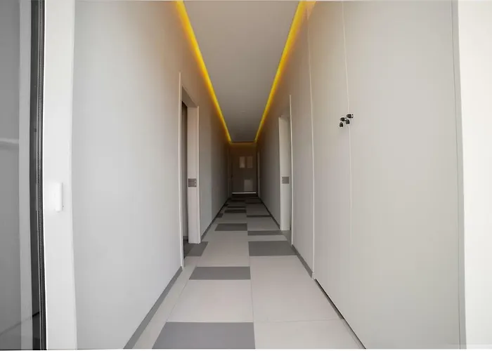 Poseidon Deluxe перша лінія з басейном Apartment