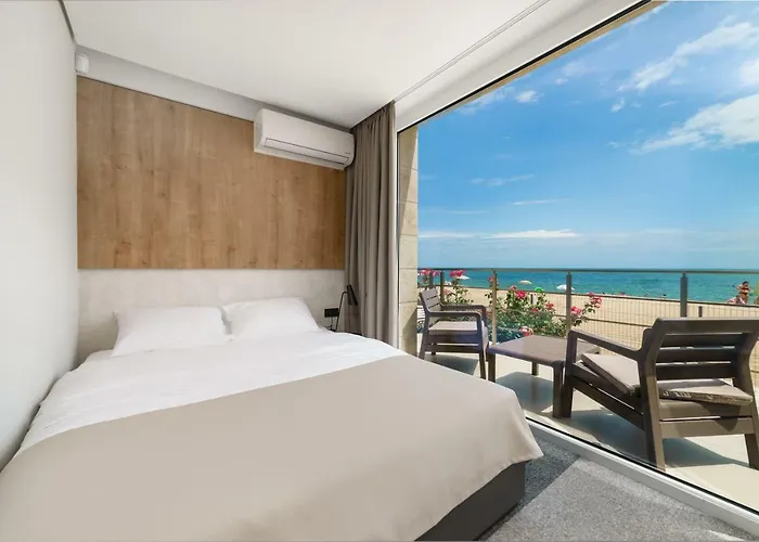 Appartamento Poseidon Deluxe перша лінія з басейном Odessa