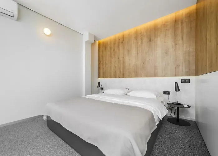 Poseidon Deluxe перша лінія з басейном *