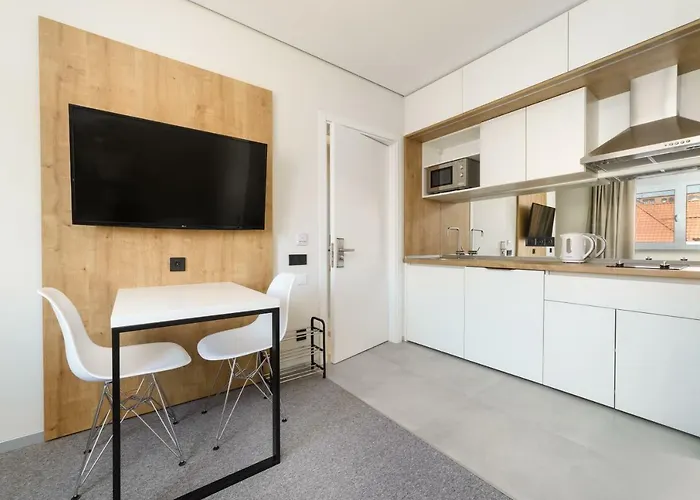 Poseidon Deluxe перша лінія з басейном Apartment