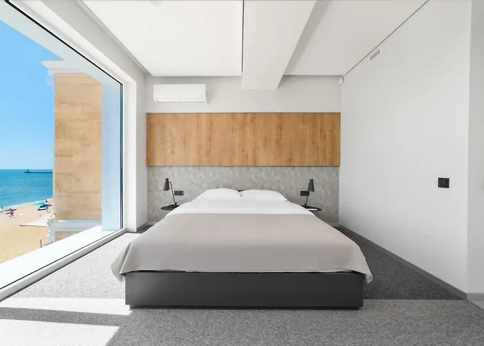 Poseidon Deluxe перша лінія з басейном