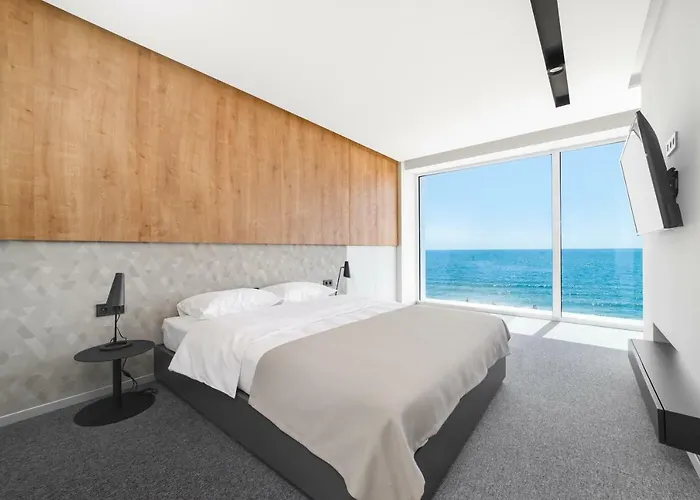 Poseidon Deluxe перша лінія з басейном Odesa