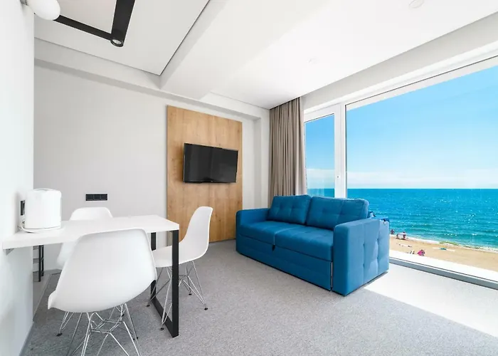 Poseidon Deluxe перша лінія з басейном