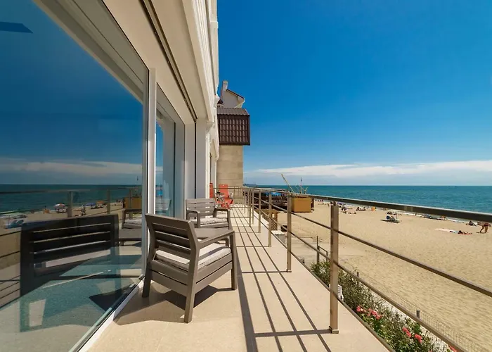 Poseidon Deluxe перша лінія з басейном *