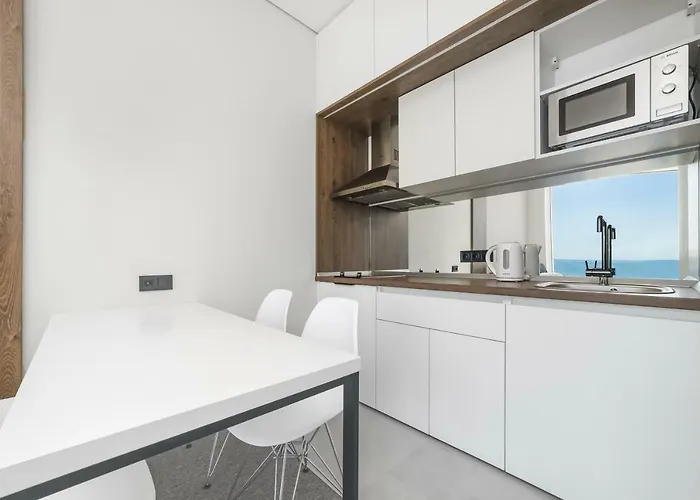 Apartment Poseidon Deluxe перша лінія з басейном *