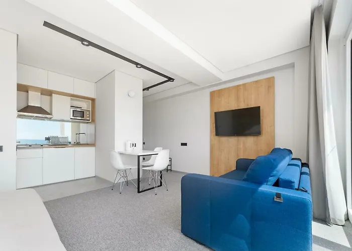 Poseidon Deluxe перша лінія з басейном Apartment