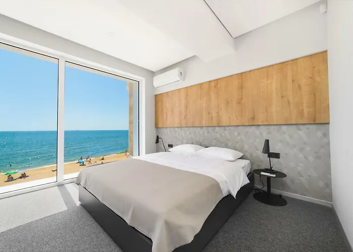 Apartment Poseidon Deluxe перша лінія з басейном *