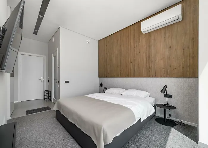 Poseidon Deluxe перша лінія з басейном *