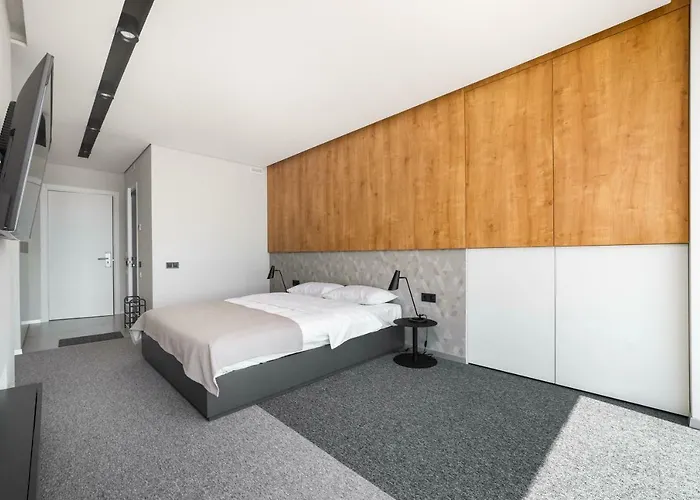 Poseidon Deluxe перша лінія з басейном *