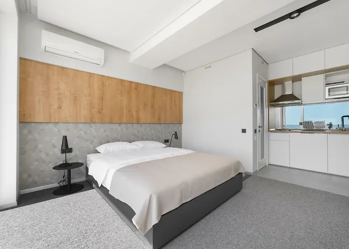 Poseidon Deluxe перша лінія з басейном