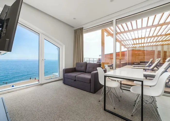 Poseidon Deluxe перша лінія з басейном Apartment