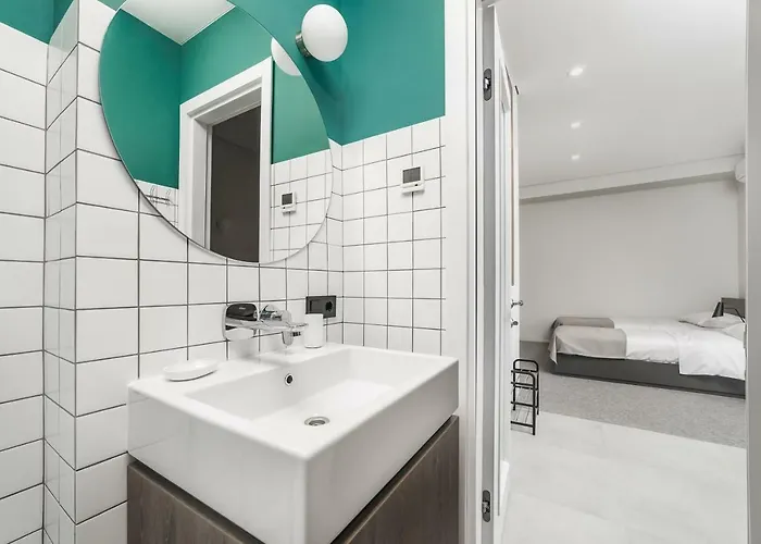 Poseidon Deluxe перша лінія з басейном Apartment