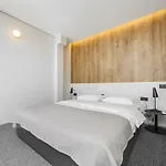 Poseidon Deluxe перша лінія з басейном *