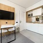 Poseidon Deluxe перша лінія з басейном Apartman