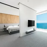 Poseidon Deluxe перша лінія з басейном Apartman