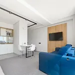 Poseidon Deluxe перша лінія з басейном Apartman