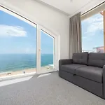 Poseidon Deluxe перша лінія з басейном Apartman *